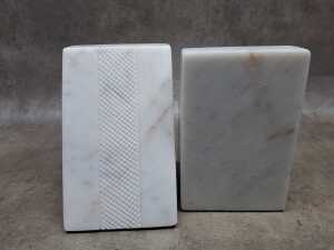 Group of marble decorator pieces, including Globe West bookends - 5