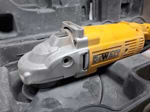DeWalt large-angle grinder in protective hard case - 2