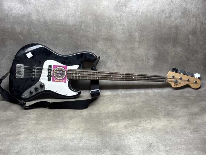 Squier by Fender Affinity Series J bass guitar