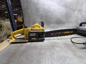 Two electric chainsaws and a hedge trimmer, including Metabo HS 8366 S electric hedge trimmer - 2