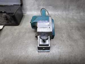 Makita Model 1100 electric hand planer - 2