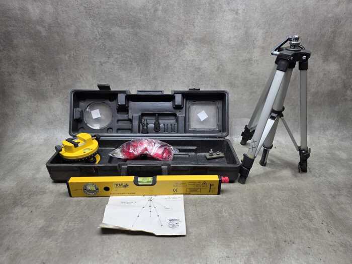 Laser level kit with tripod