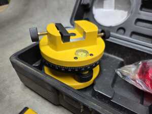 Laser level kit with tripod - 2