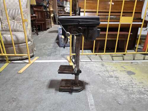 712 · Drill press (brand unknown)