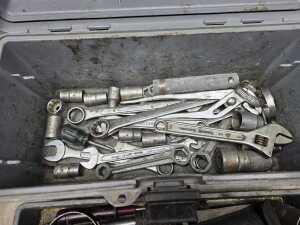 Assorted hand tools in tool box - 3