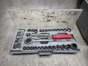 Assorted hand tools in tool box - 4