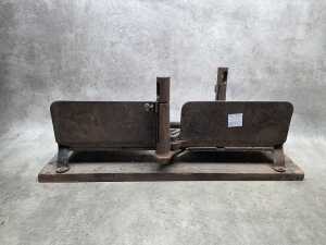 Antique mitre bench on timber frame - 3