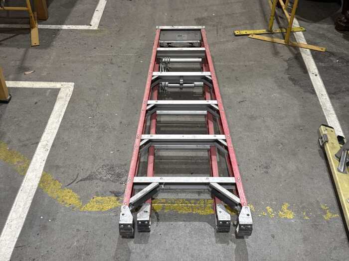 Indalex industrial fiberglass extension ladder
