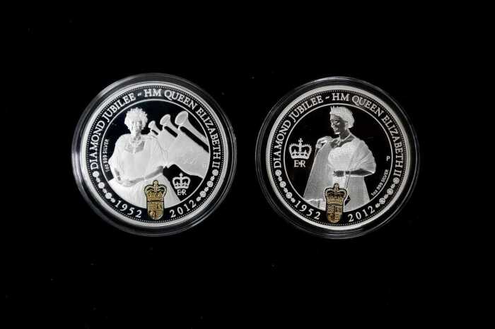 Diamond Jubilee H.M. Elizabeth II 2012 two silver proof coin set totalling $2, 2oz 99.9% pure silver