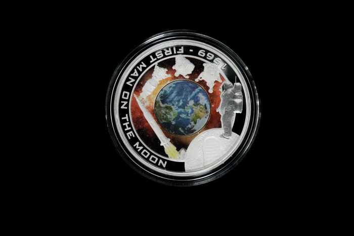 First Man on the Moon 2009 $1 silver proof coin, 31.14g 99.9% pure silver