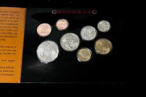 Three eight-coin uncirculated sets and two six-coin uncirculated sets - 6