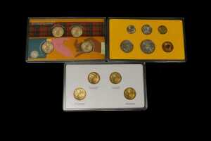 A group of uncirculated coin sets - 2