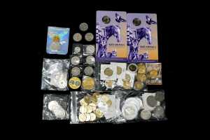 A group of collectable circulated and uncirculated coins
