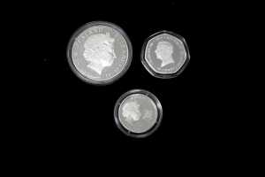 New Zealand 199 $5 silver proof coin 1oz, plus two other collectable coins - 2