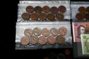A group of Australian currency - 2