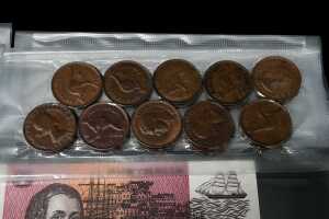 A group of Australian currency - 3