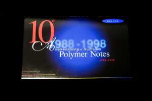 Two polymer $10 bank notes, 1988 and 1998 - 4