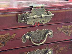 Chinese lacquer three-drawer jewellery box with mirror - 4