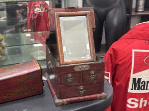 Two Chinese lacquer jewellery boxes - 2
