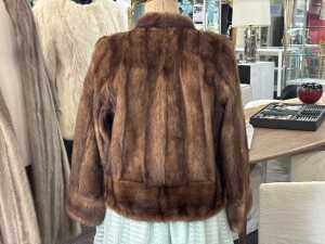 Lady's fur jacket. - 4