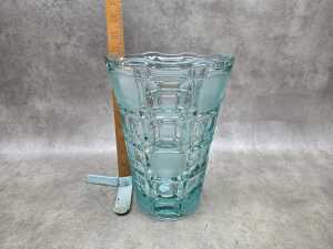 Mid-century pressed glass vase with checkerboard matte panels. - 5