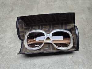 Designer-style opalescent sunglasses - 2