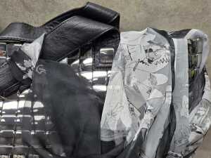 Designer-style silver tone handbag with floral lining - 2