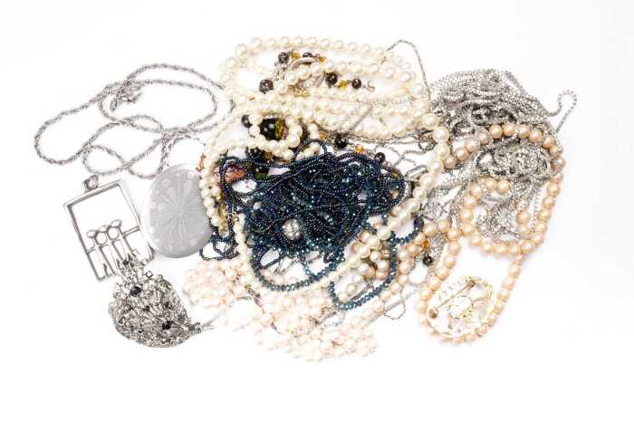A collection of costume jewellery