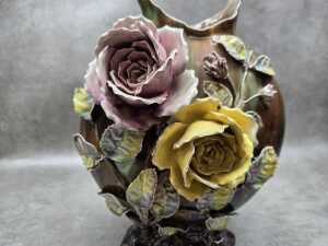 Floral maiolica vase. - 2