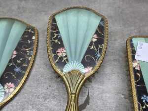 Four-piece vanity set with floral embroidery and satin ribbon design - 3