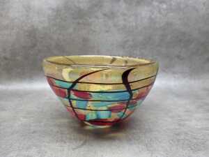 Murano-style glass bowl with controlled gold-tone inclusions