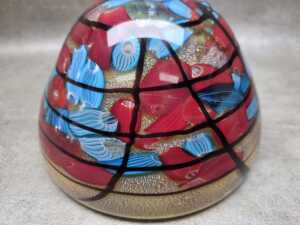 Murano-style glass bowl with controlled gold-tone inclusions - 3