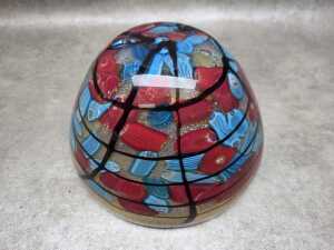 Murano-style glass bowl with controlled gold-tone inclusions - 4