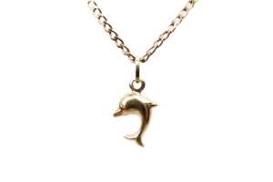 A dolphin pendant on curb link necklace in 9 carat yellow gold - 2