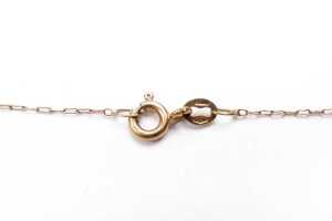 A cross pendant on a trace link chain in 9 carat yellow gold - 4