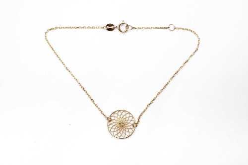 A bracelet in 9 carat yellow gold