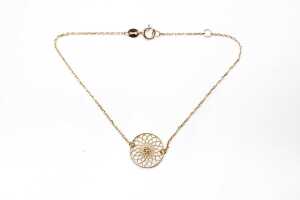 A bracelet in 9 carat yellow gold