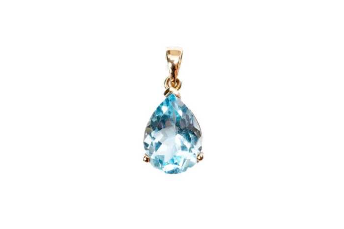 A blue topaz pendant in 9 carat yellow gold