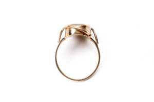 A damaged opal triplet ring in 9 carat yellow gold - 4