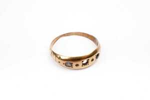An antique sapphire ring in 15 carat yellow gold - 2