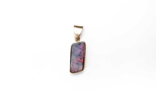 Opal doublet pendant in 9 carat yellow gold