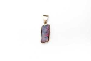 Opal doublet pendant in 9 carat yellow gold