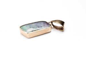 Opal doublet pendant in 9 carat yellow gold - 3