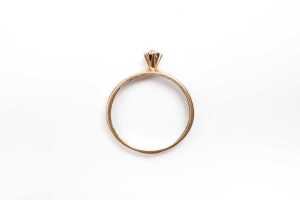 A diamond ring in 9 carat yellow gold - 4