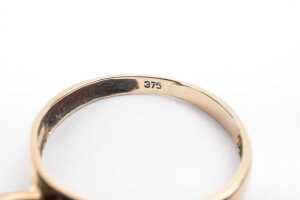 A diamond ring in 9 carat yellow gold - 5