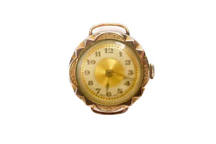 An antique ladies watch in 9 carat yellow gold