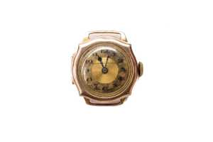 An antique ladies watch in 9 carat yellow gold