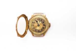 An antique ladies watch in 9 carat yellow gold - 2