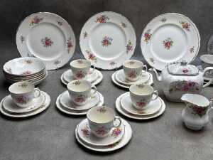 Porcelain, including Royal Albert Old Country Roses - 2