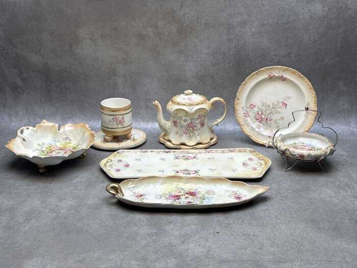 Antique porcelain blush ware including a sweet dish on metal stand